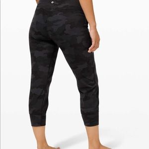 Lululemon align joggers cropped deep coal camo